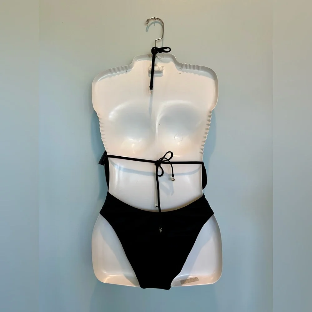 Victoria’s Secret High Neck KeyHole Monokini Black Swimsuit size Medium NWT